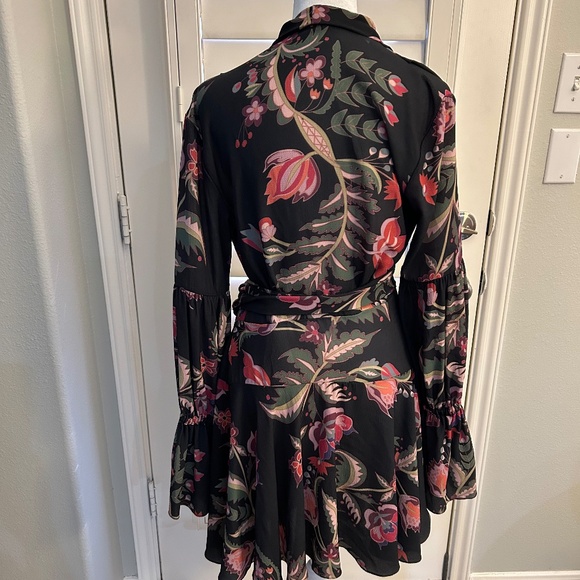 PatBO Short Wrap Dress Black Floral Long Bell Sleeves Tie Waist V-Neck Size 2 - Picture 4 of 5